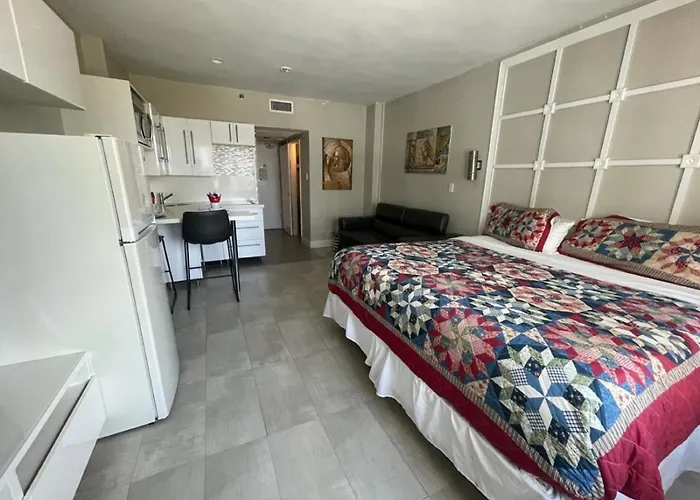 Oceanfront Miami Beach Studio 925