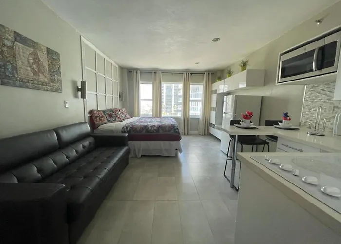 Oceanfront Miami Beach Studio 925