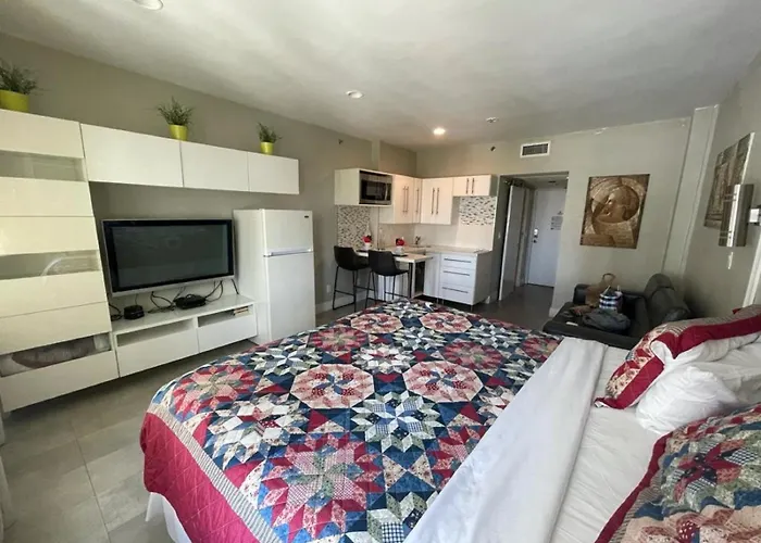 Oceanfront Miami Beach Studio 925